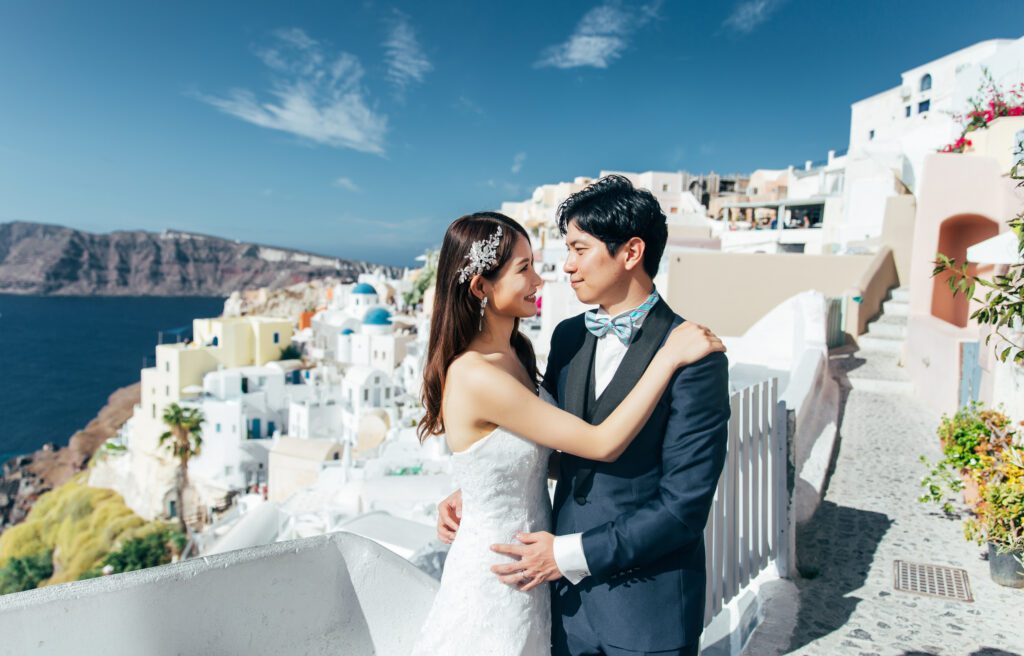Santorini Photographer. Santorini photo shoot with flying dress. Santorini Photoshoot. Flying Dress Photoshoot in Santorini. Santorini Photography. Group Santorini photoshoot
