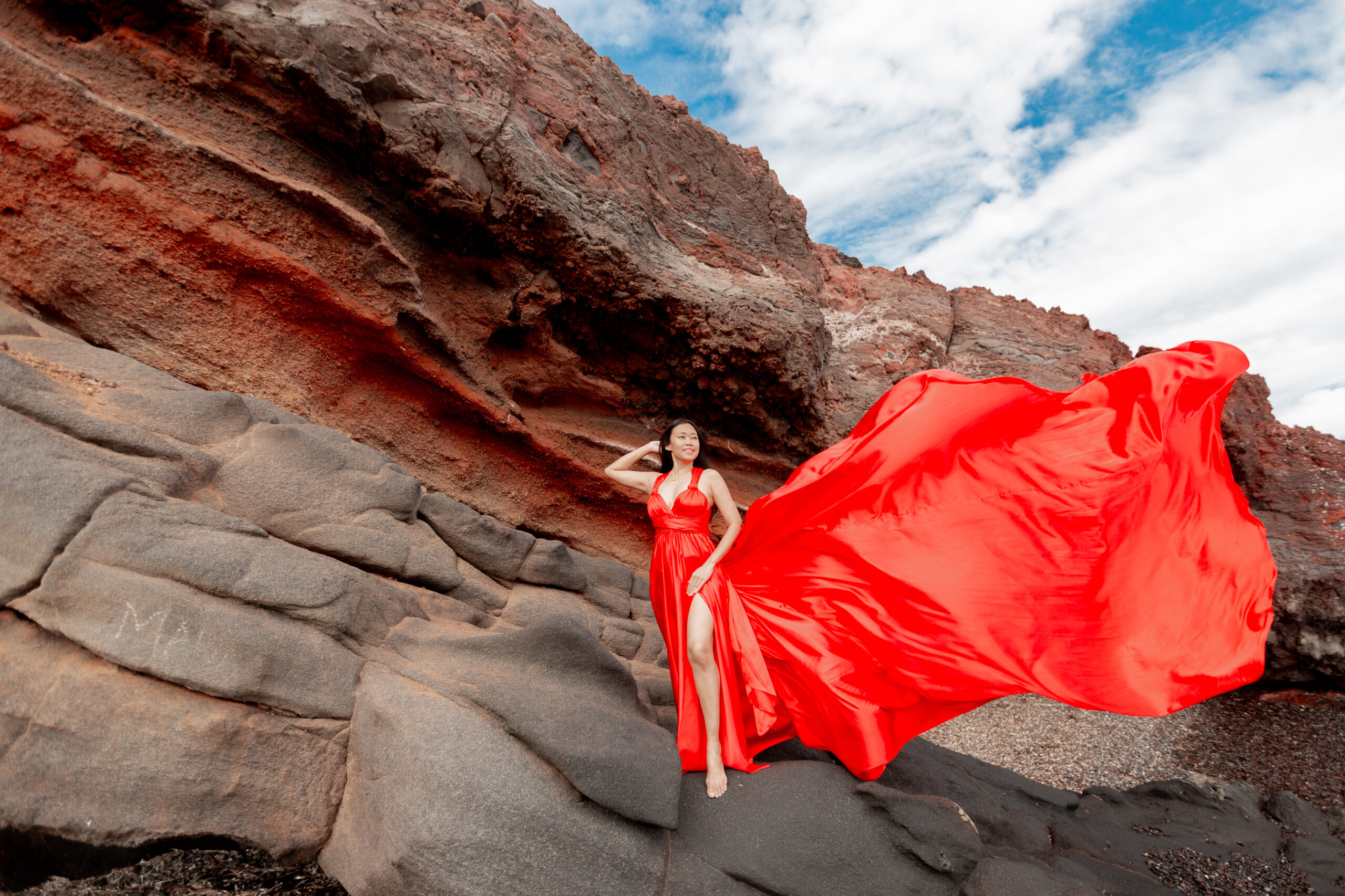 Santorini Photographer. Santorini photo shoot with flying dress. Santorini Photoshoot. Flying Dress Photoshoot in Santorini. Santorini Photography. Group Santorini photoshoot