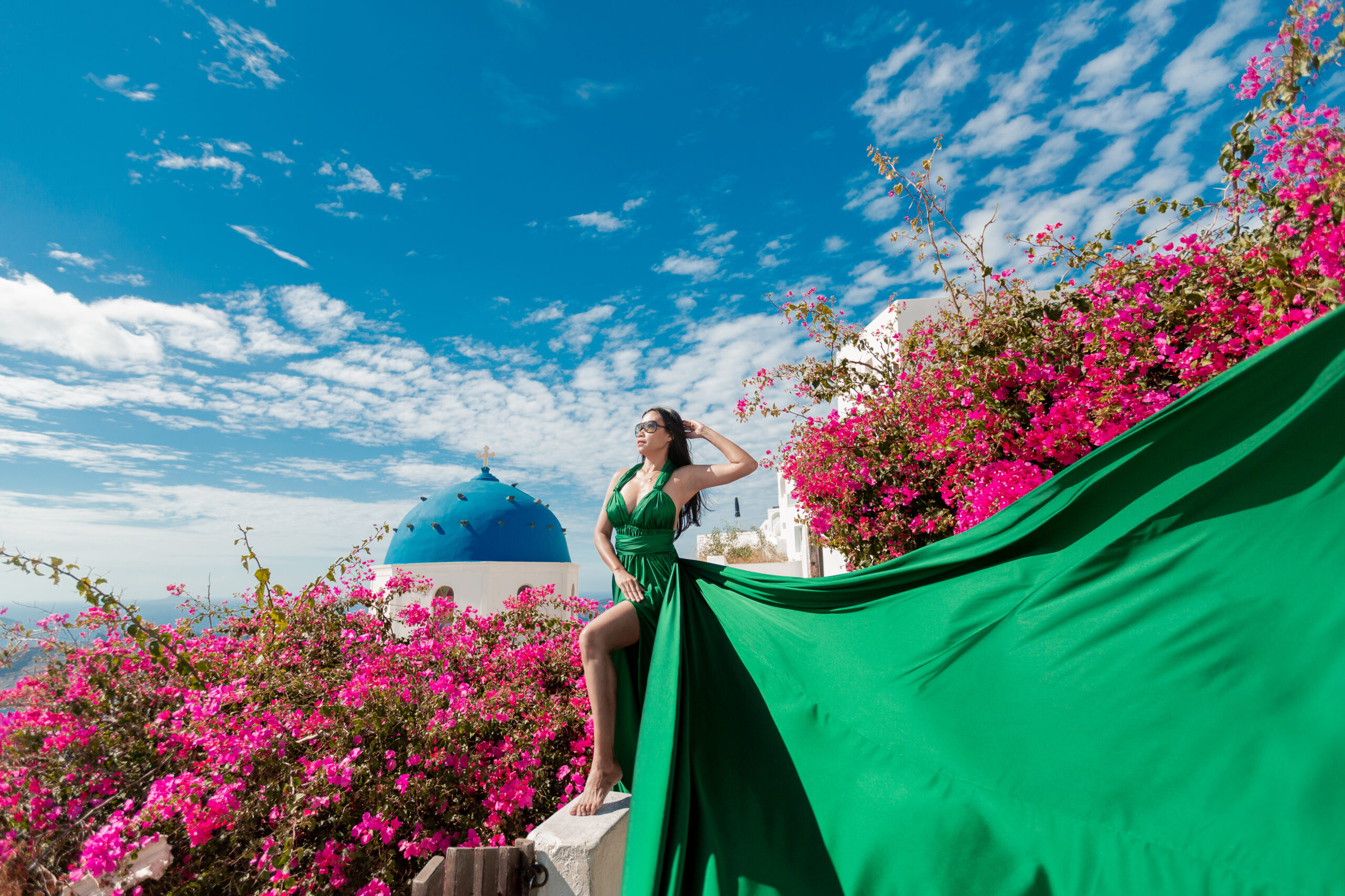 Santorini Photographer. Santorini photo shoot with flying dress. Santorini Photoshoot. Flying Dress Photoshoot in Santorini. Santorini Photography. Group Santorini photoshoot