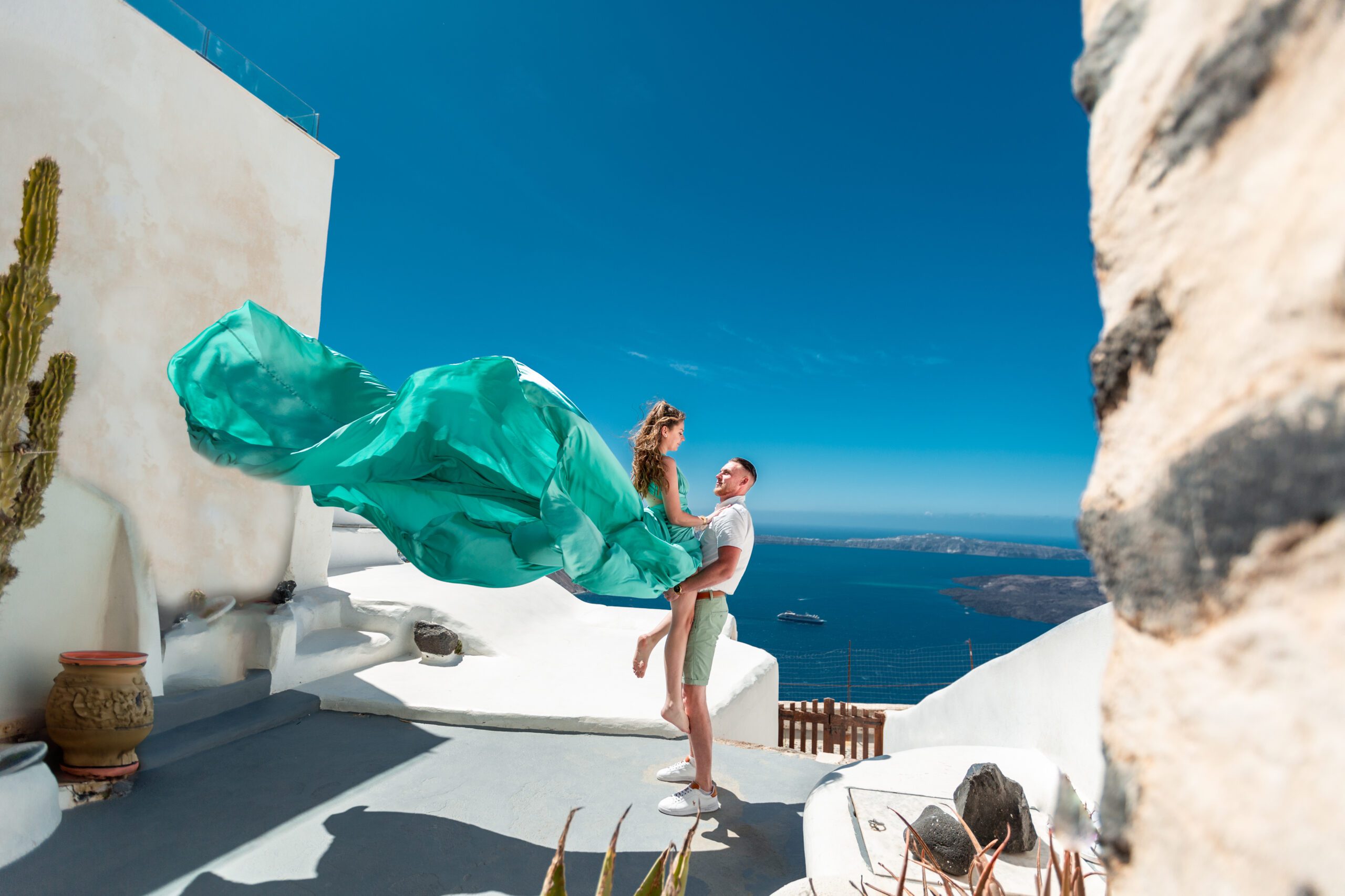 Santorini Photographer. Santorini photo shoot with flying dress. Santorini Photoshoot. Flying Dress Photoshoot in Santorini. Santorini Photography. Group Santorini Photoshoot