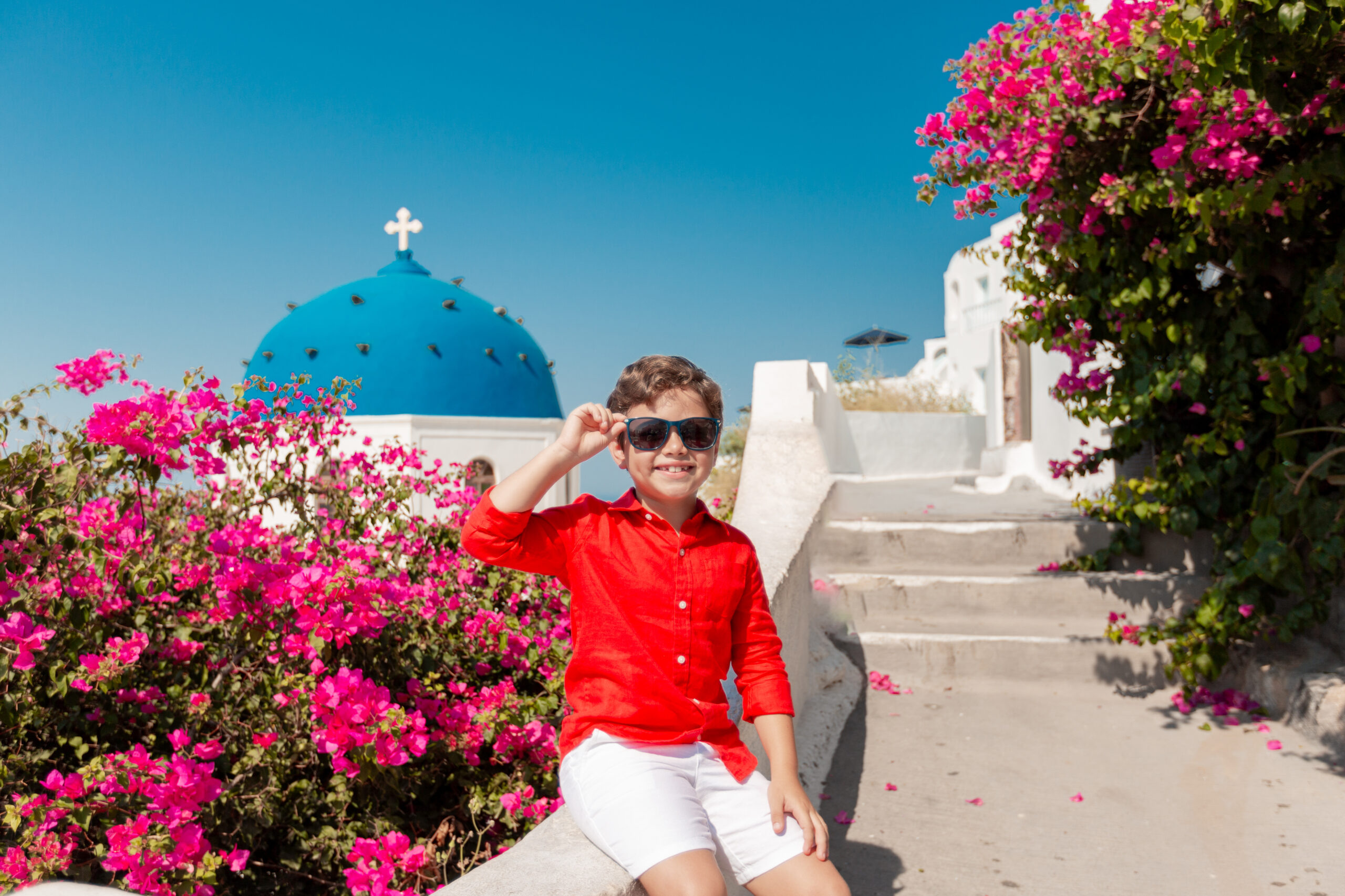 Family photoshoot in Santorini. Santorini Photographer. Santorini. Santorini Photoshoot. Flying Dress Photoshoot in Santorini. Santorini Photography.