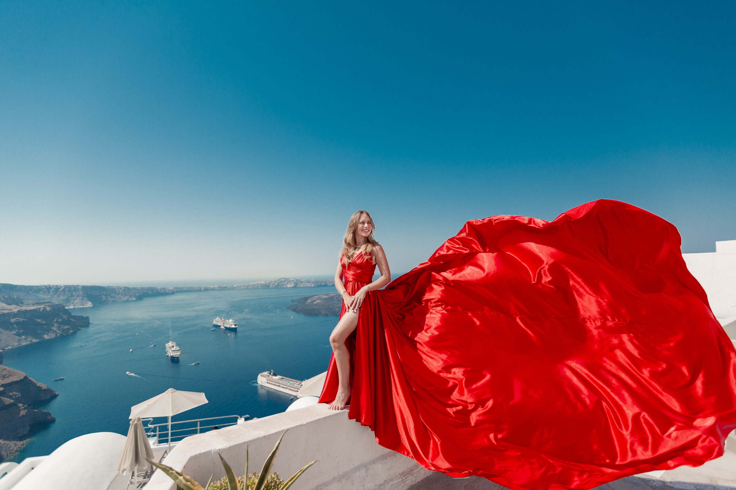Family photoshoot in Santorini. Santorini Photographer. Santorini. Santorini Photoshoot. Flying Dress Photoshoot in Santorini. Santorini Photography.