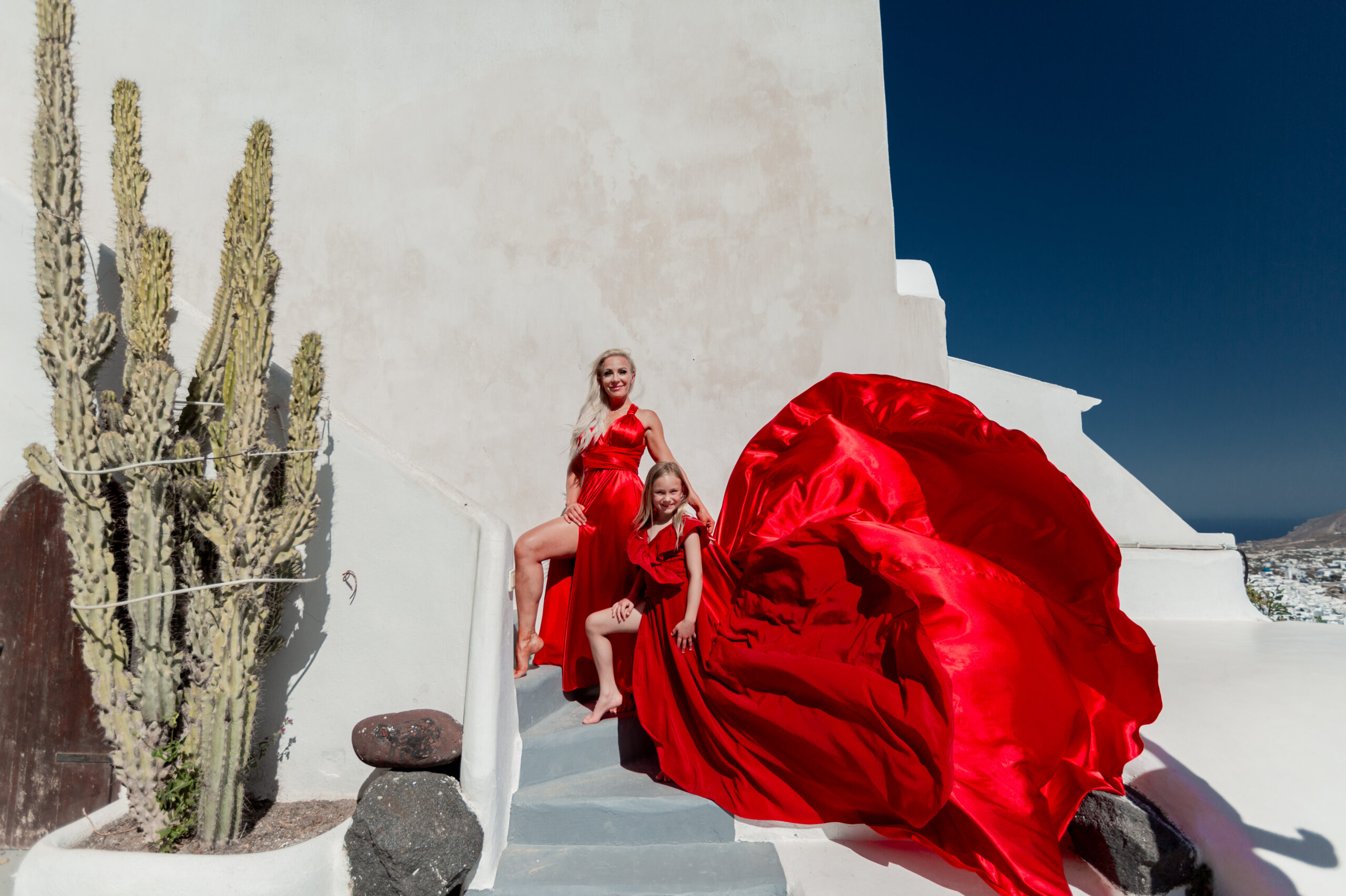 Family photoshoot in Santorini. Santorini Photographer. Santorini. Santorini Photoshoot. Flying Dress Photoshoot in Santorini. Santorini Photography.