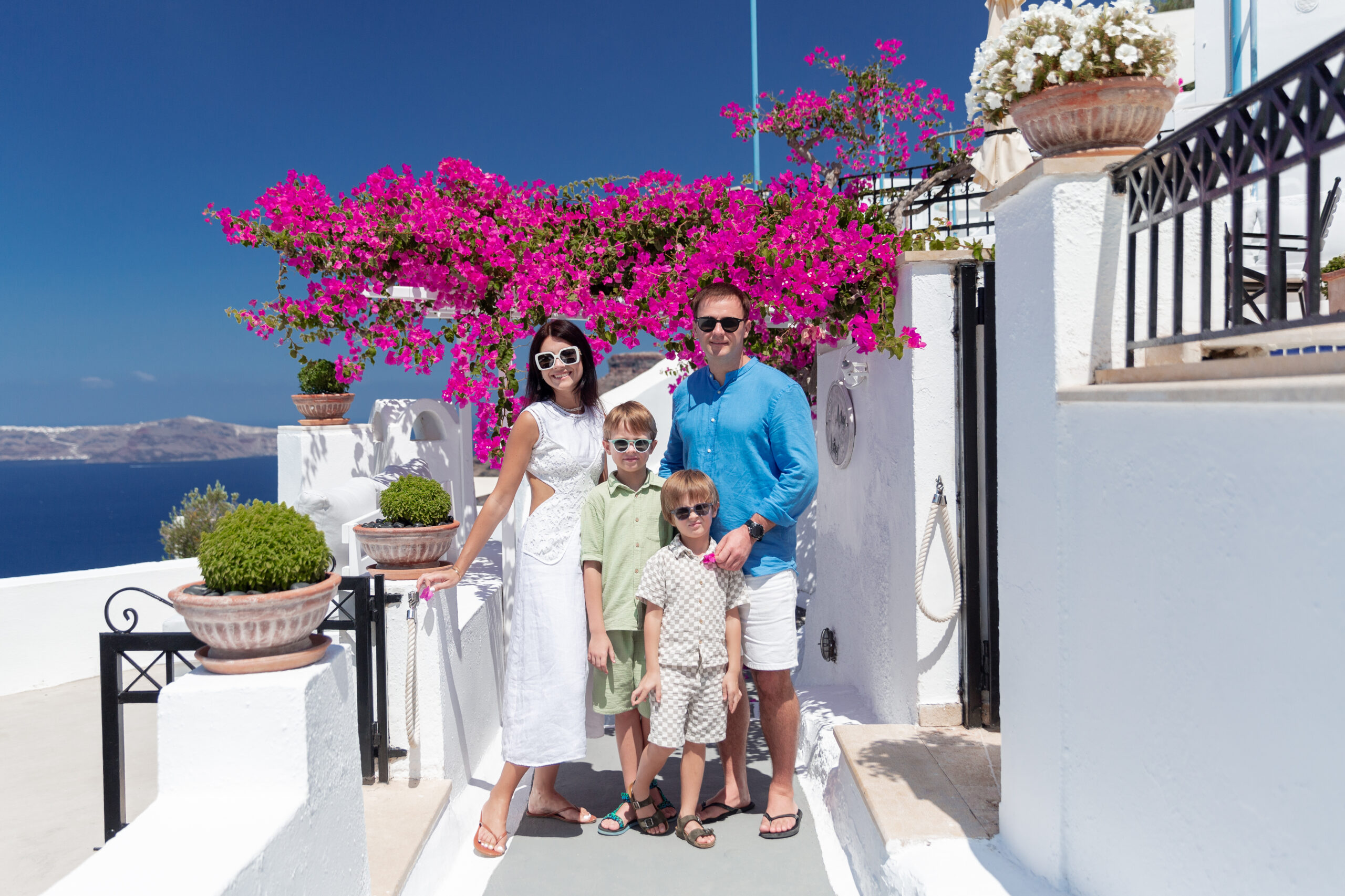 Family photoshoot in Santorini. Santorini Photographer. Santorini. Santorini Photoshoot. Flying Dress Photoshoot in Santorini. Santorini Photography.
