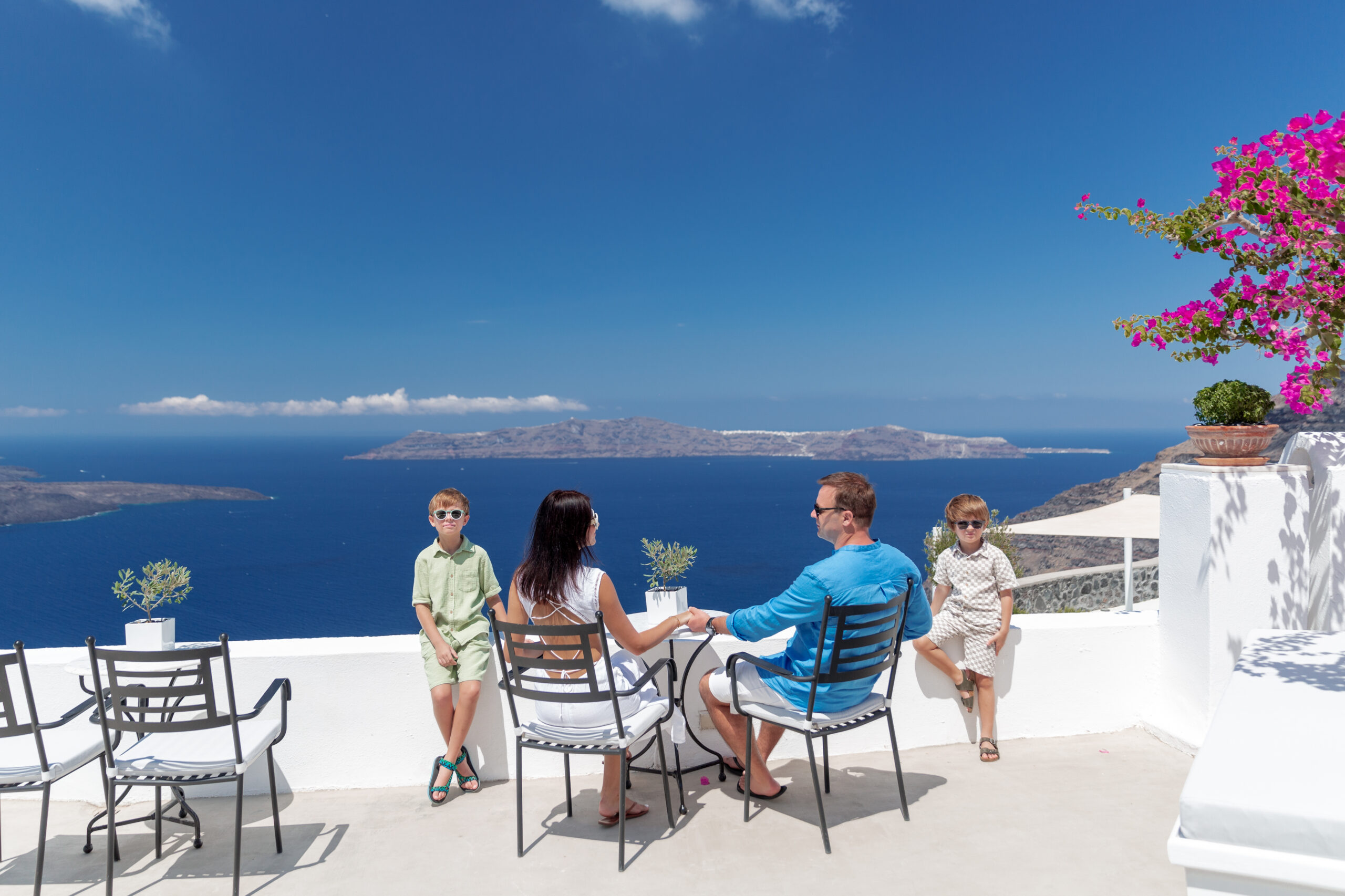 Family photoshoot in Santorini. Santorini Photographer. Santorini. Santorini Photoshoot. Flying Dress Photoshoot in Santorini. Santorini Photography.