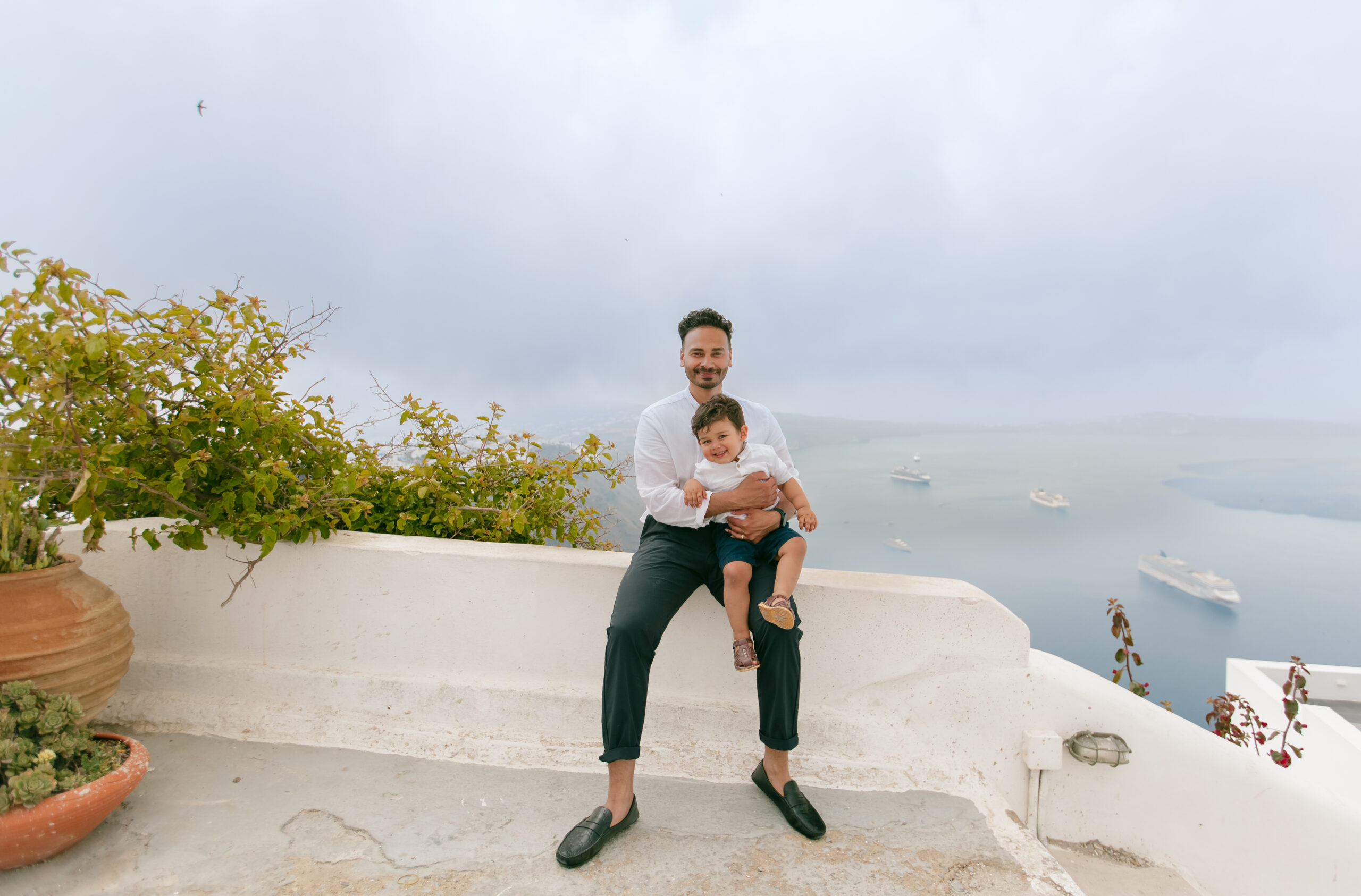 Family photoshoot in Santorini. Santorini Photographer. Santorini. Santorini Photoshoot. Flying Dress Photoshoot in Santorini. Santorini Photography.