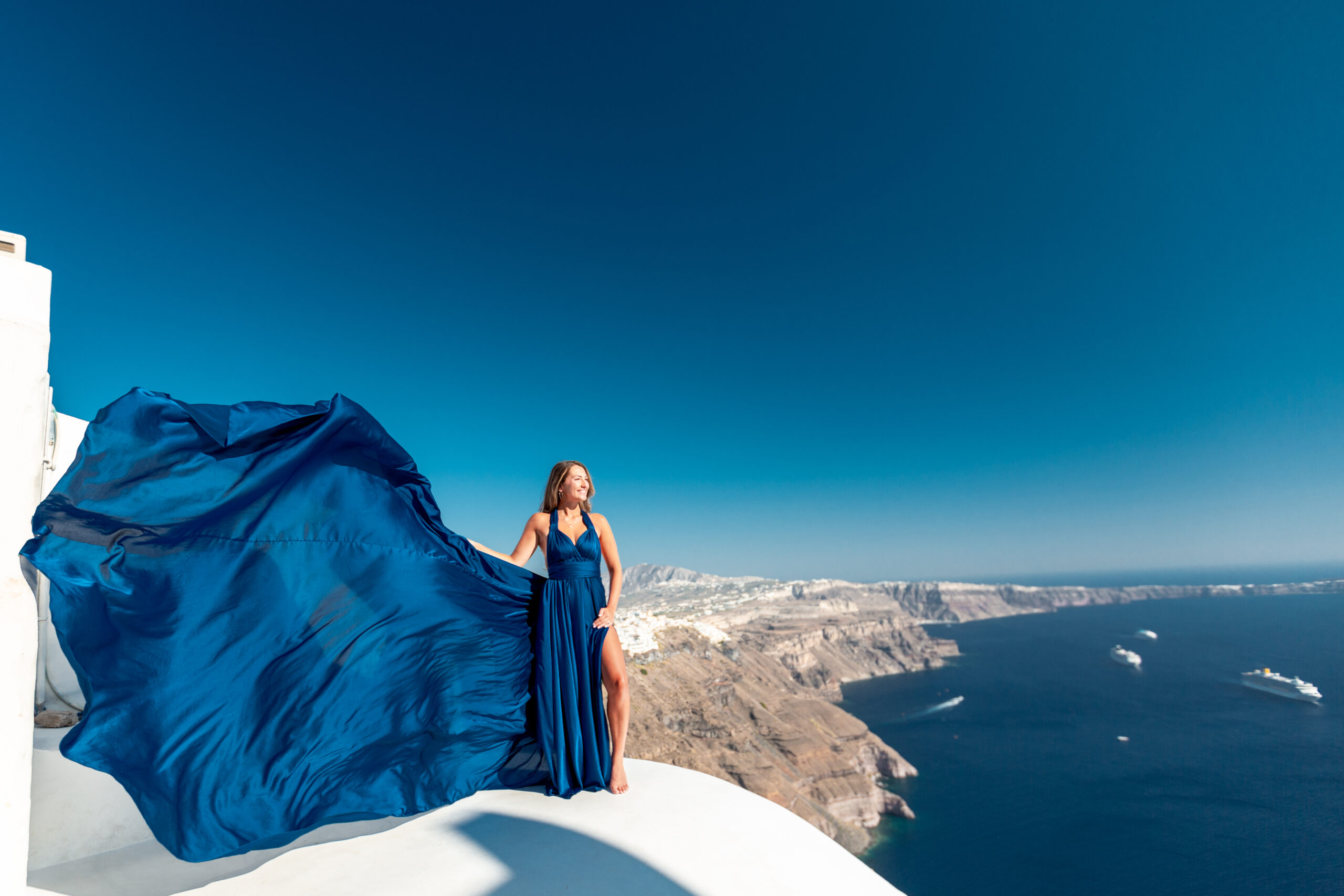 Santorini Photographer. Santorini photo shoot with flying dress. Santorini Photoshoot. Flying Dress Photoshoot in Santorini. Santorini Photography. Group Santorini photoshoot