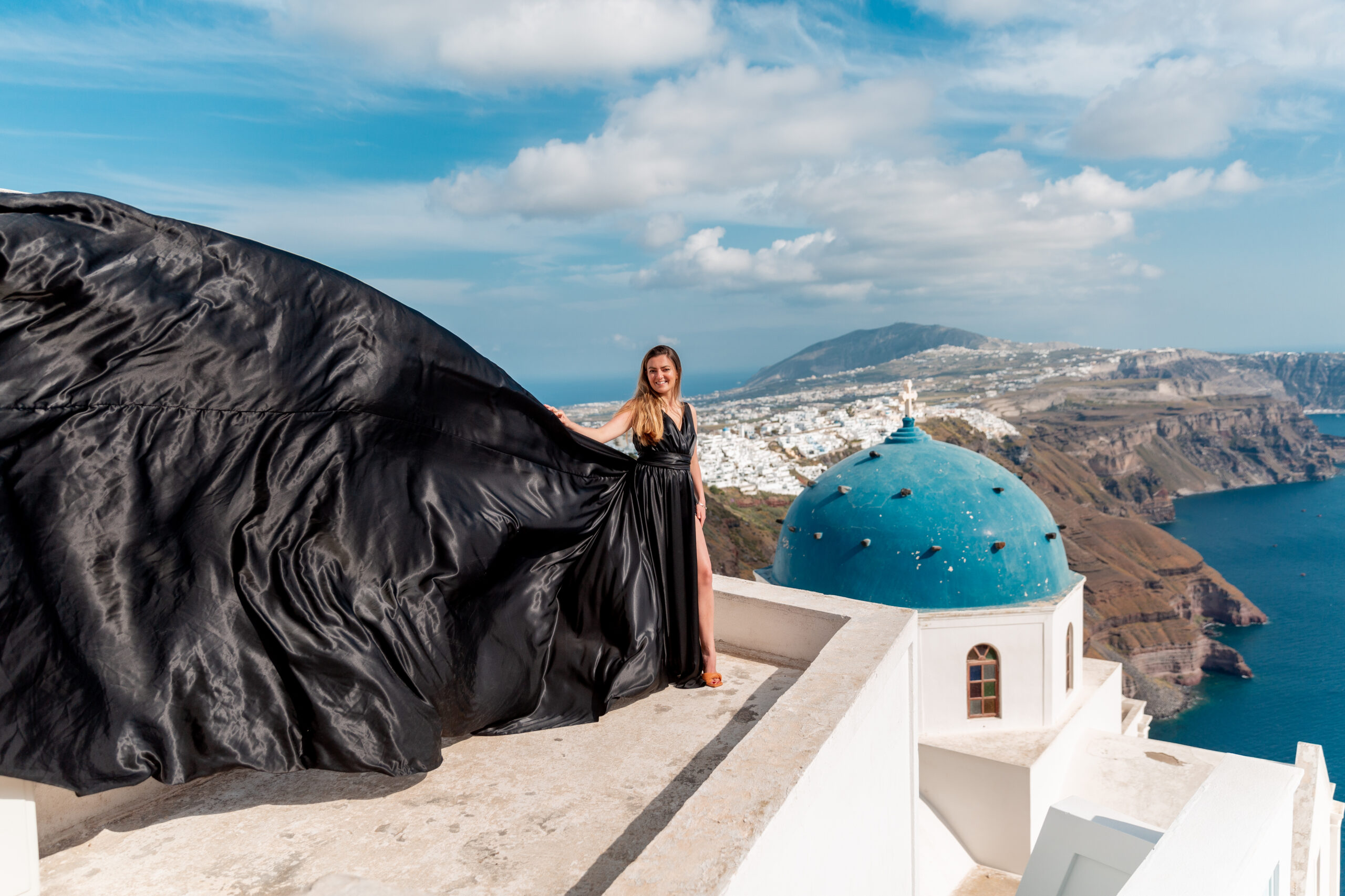 Santorini Photographer. Santorini photo shoot with flying dress. Santorini Photoshoot. Flying Dress Photoshoot in Santorini. Santorini Photography. Group Santorini photoshoot