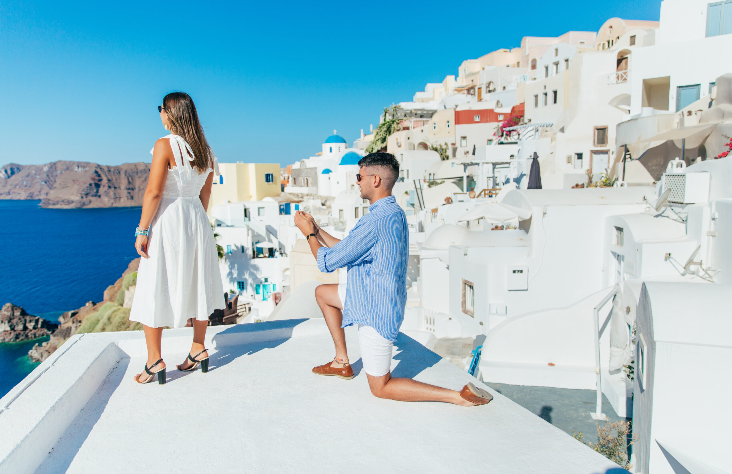Proposal Santorini. Santorini love story photoshoot. Santorini Photographer. Santorini. Santorini Photoshoot. Flying Dress Photoshoot in Santorini. Santorini Photography.